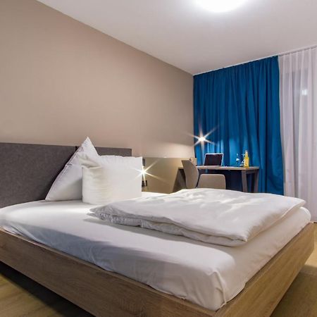 Hotel Berlin ซินเดลฟิงเงน ภายนอก รูปภาพ