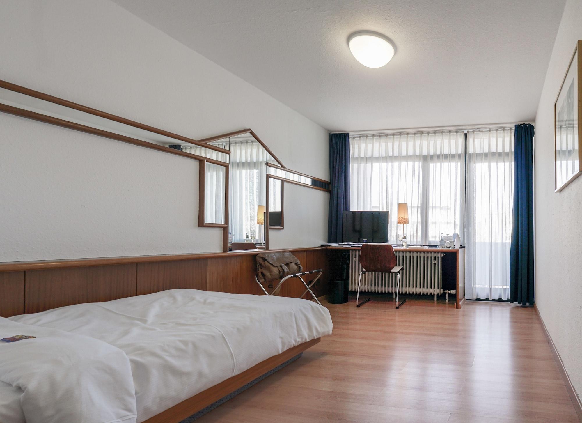 Hotel Berlin ซินเดลฟิงเงน ภายนอก รูปภาพ