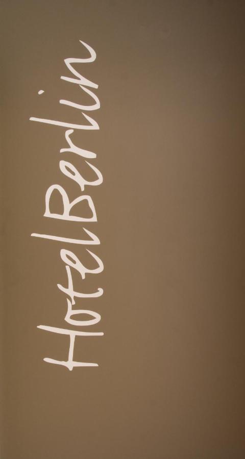 Hotel Berlin ซินเดลฟิงเงน ภายนอก รูปภาพ