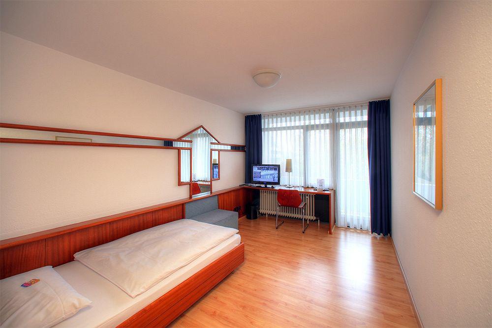 Hotel Berlin ซินเดลฟิงเงน ภายนอก รูปภาพ