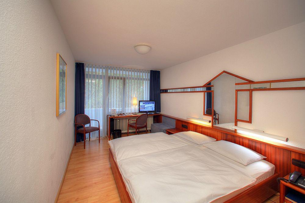 Hotel Berlin ซินเดลฟิงเงน ภายนอก รูปภาพ